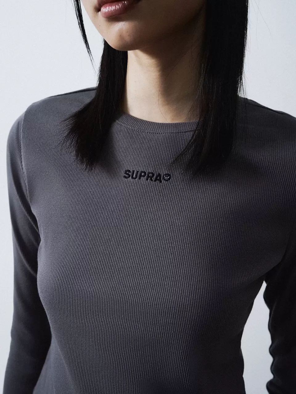 Crop-Top^SUPRA Women's Small Logo Slim Fit Long-Sleeved T-shirt